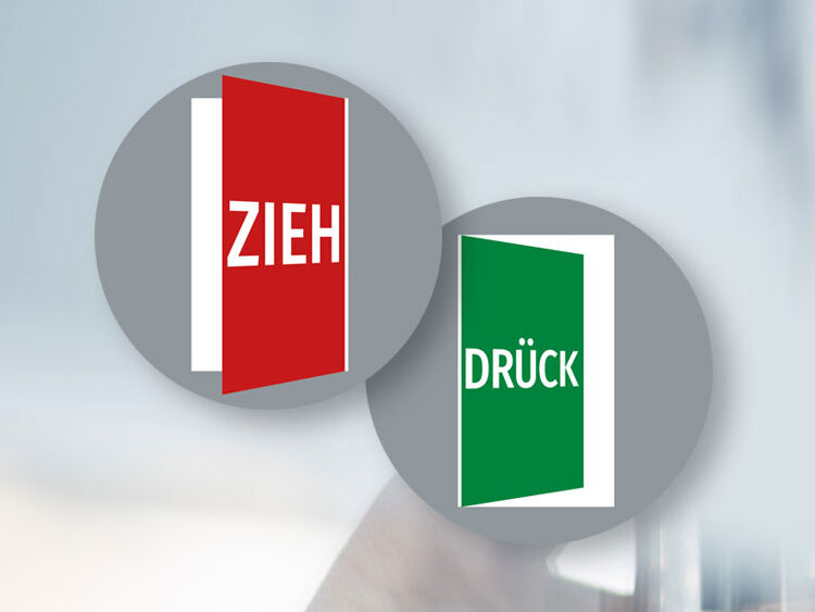 Ein Paar Schilder des Modells Rondo rechts